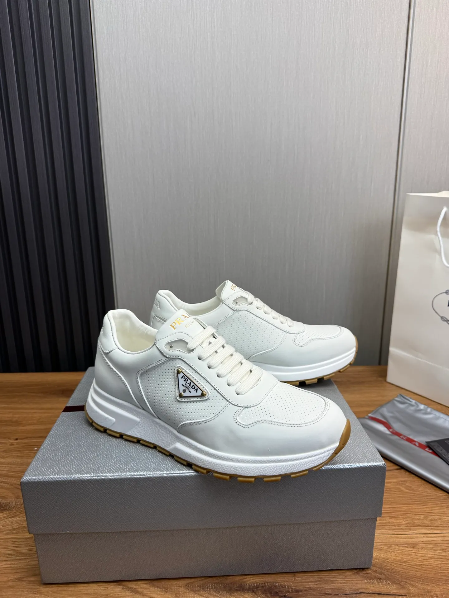 Men's shoes 💰580💰 [PRADA] Men's shoes are popular in the counter, official website is synchronized, 1 high-quality shipment ✔️Original cowhide punching + cowhide lining, 1🆚1 replica, original sole, 38-45 (45 customized, non-refundable)